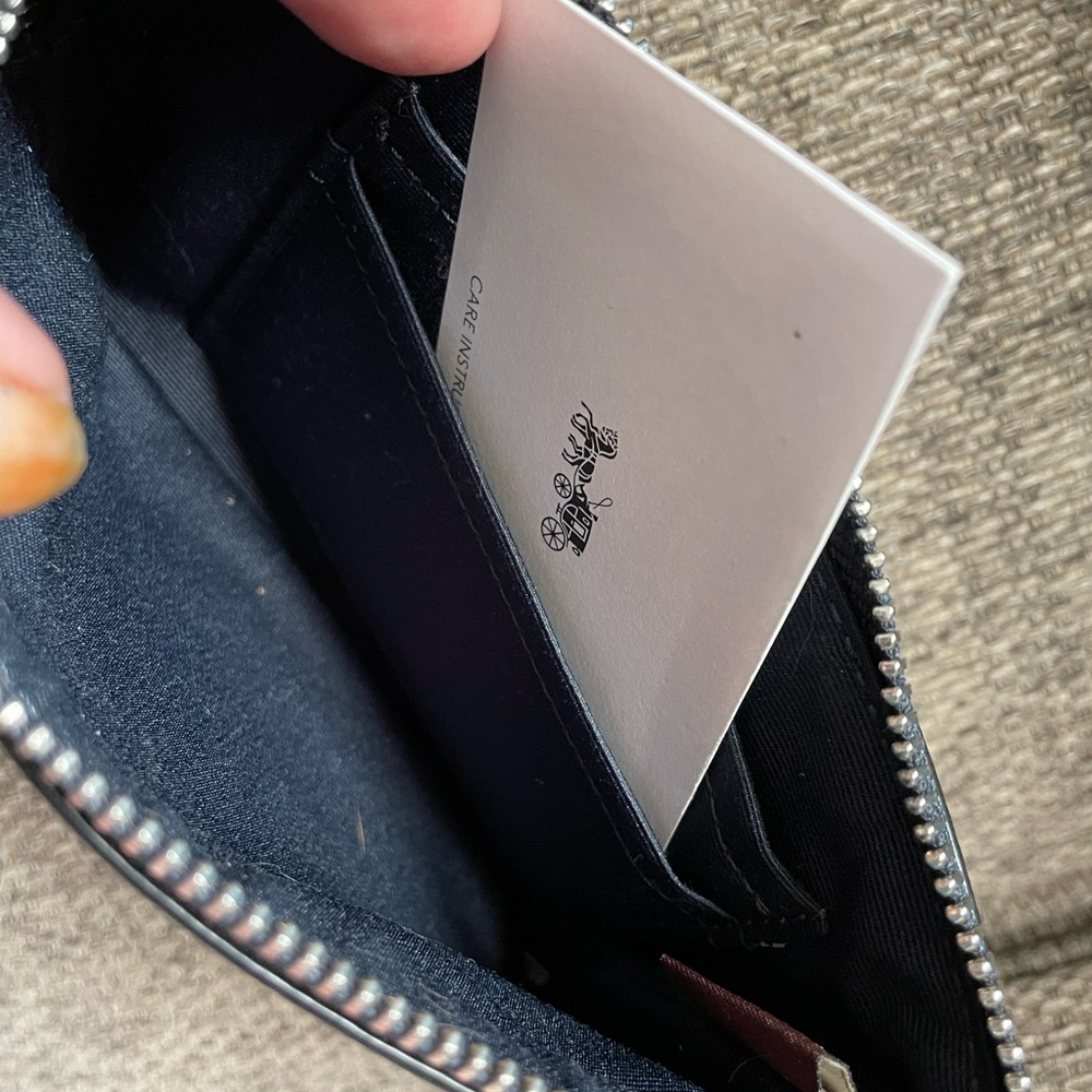 Coach wristlet new wo tags - Picture 3 of 3